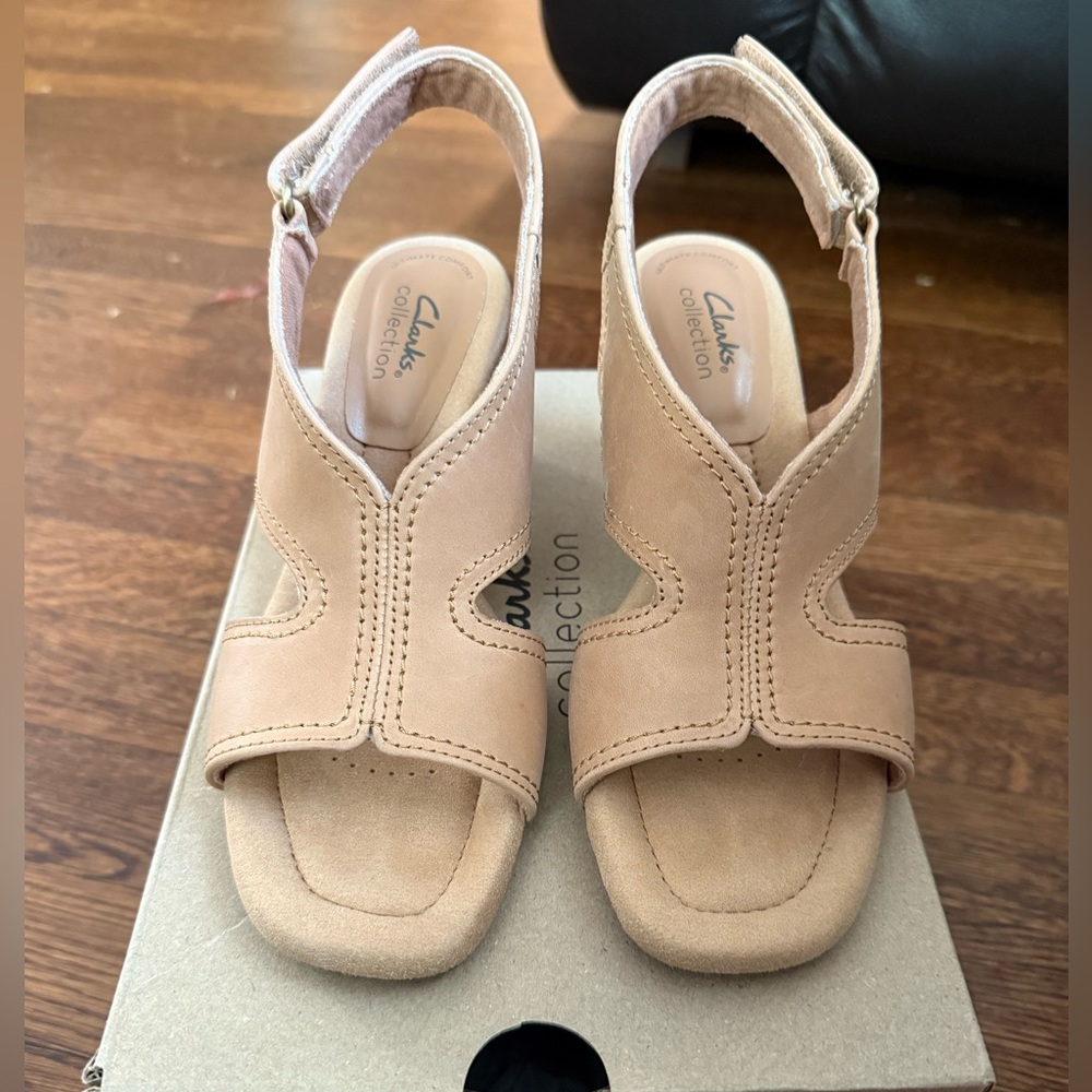 Clarks Kyarra Aster Light Tan Leather Cutout Slingback Wedge Sandals Sz 5